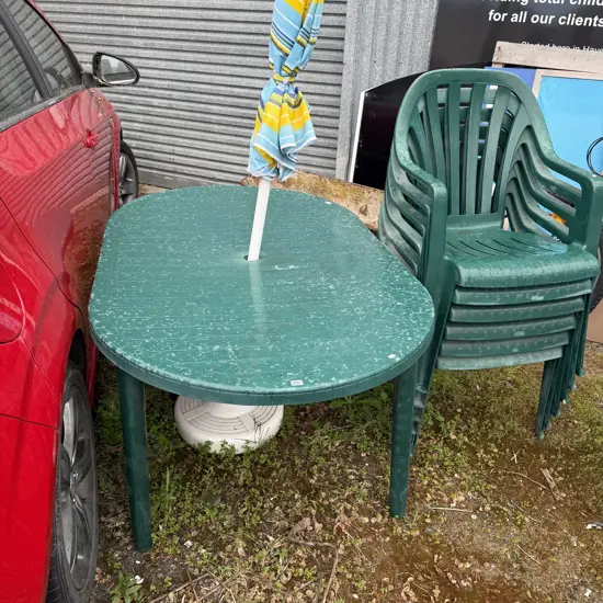 outdoor table and chairs