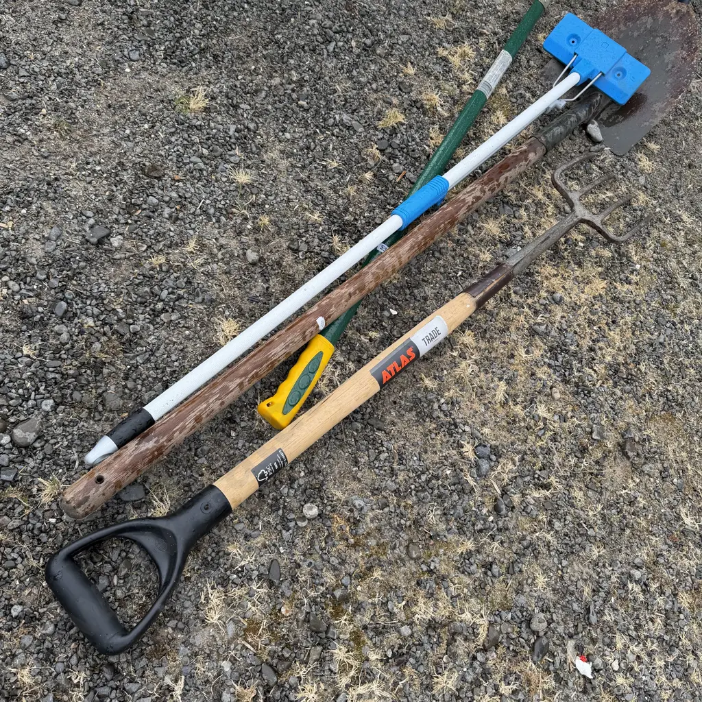 large atlas garden fork plud other tools Image 1++