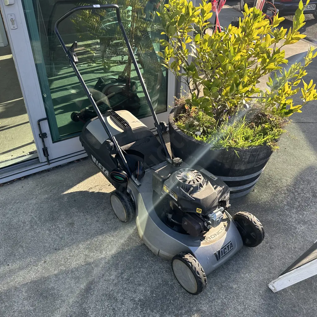 Victa mower - good working condition Image 1++
