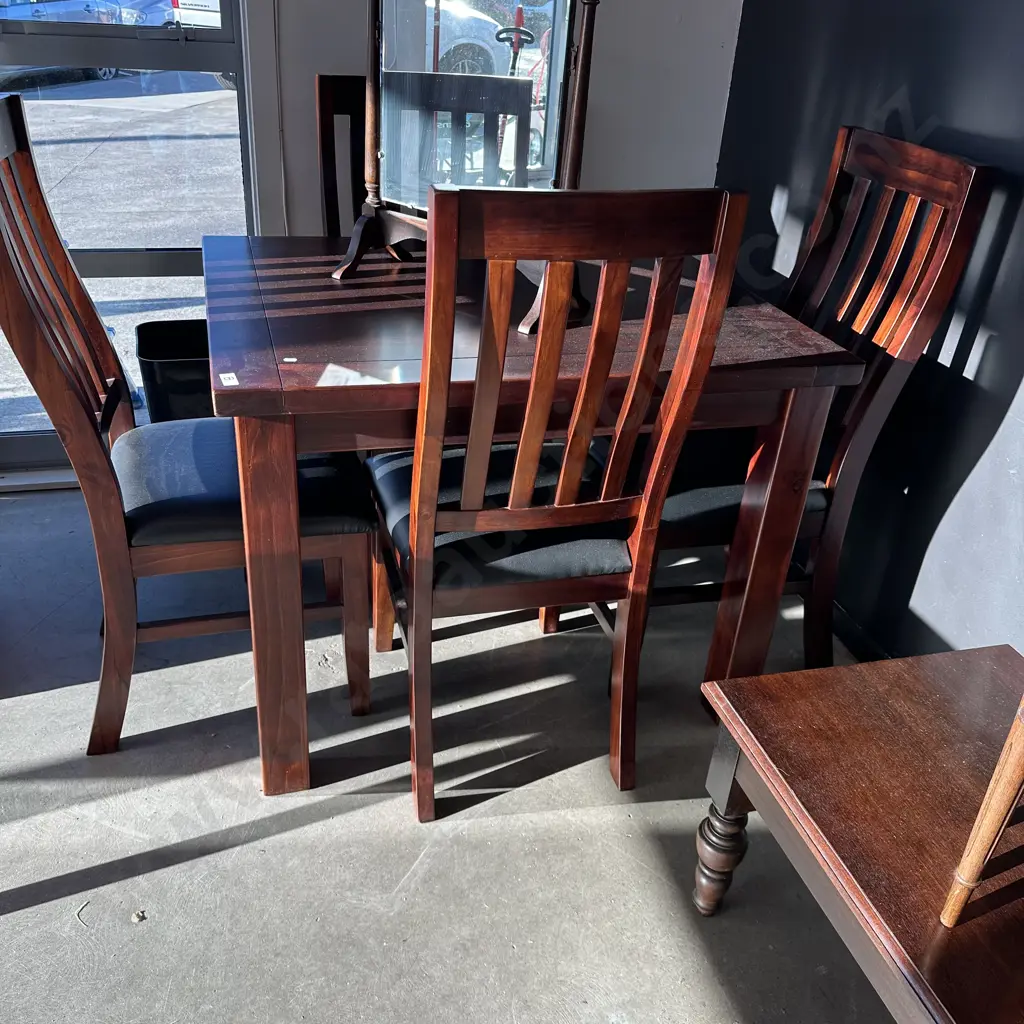 pine table and 4 chairs as new Image 1++