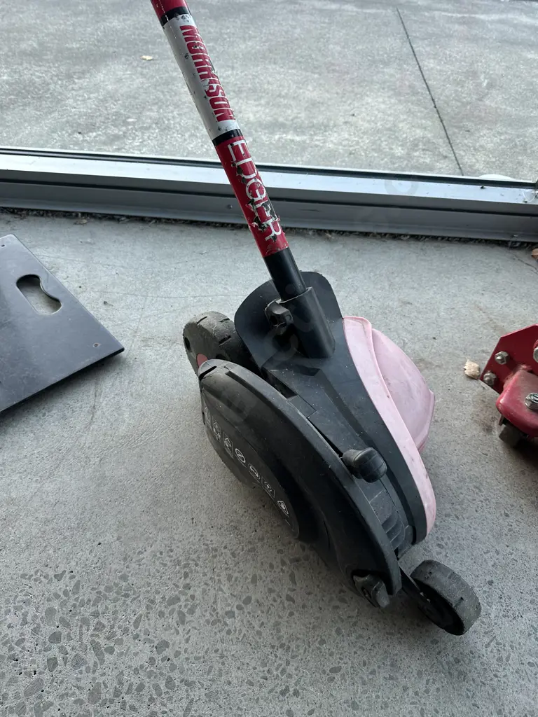 electric edger Image 1++