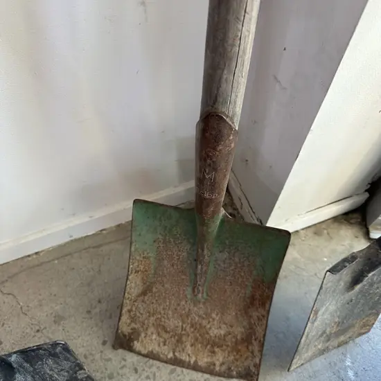 wide mouth shovel