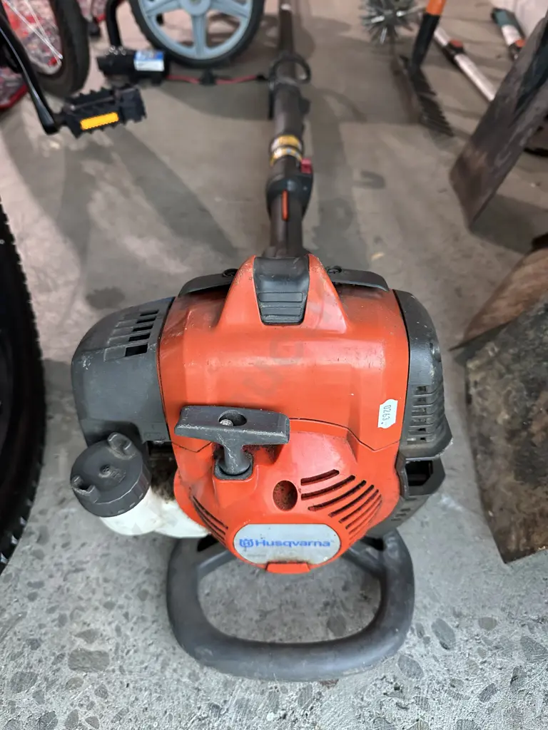 Husqvarna petrol pole saw - sold as working Image 1++