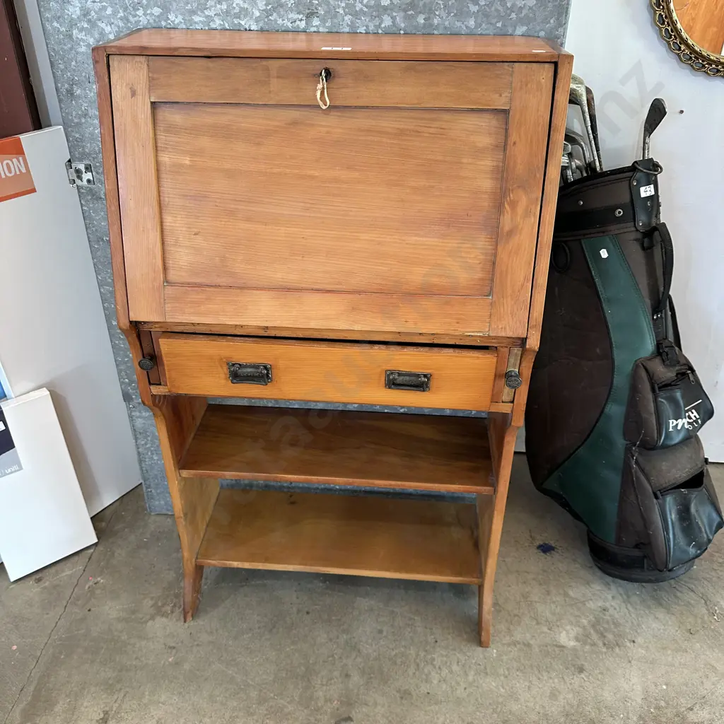 writing desk Image 1++