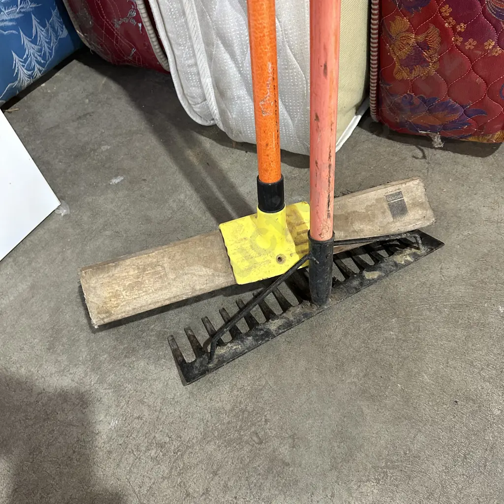 rake broom Image 1++