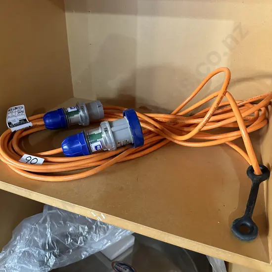 caravan lead