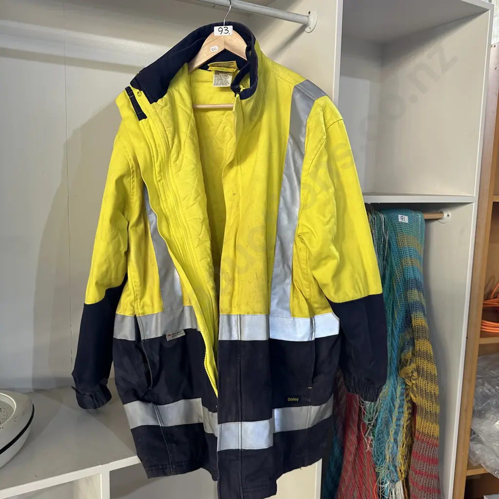 high vision jacket Image 1++