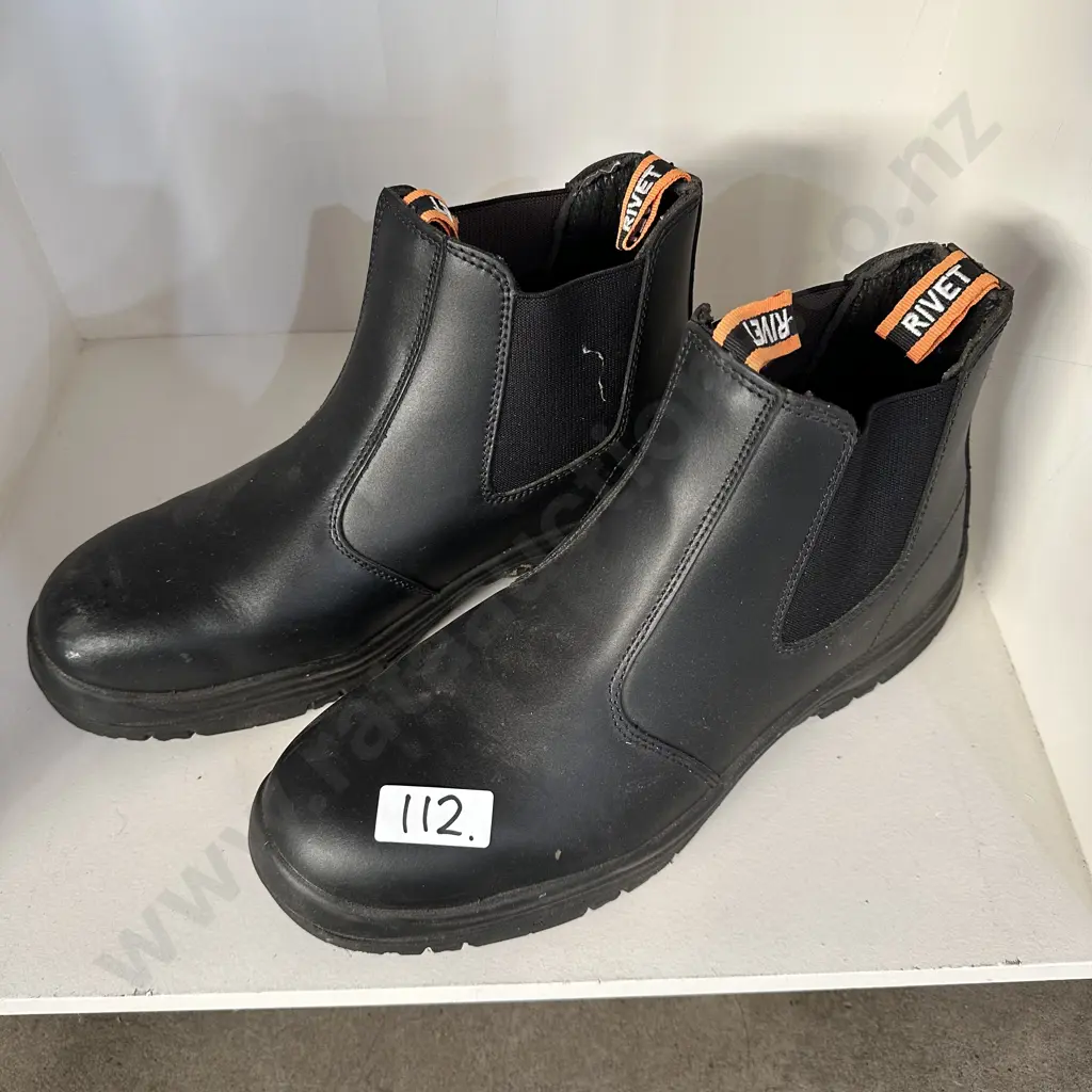 As new size 13 boots Image 1++