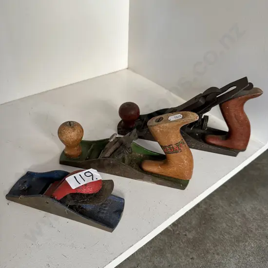 3 planes