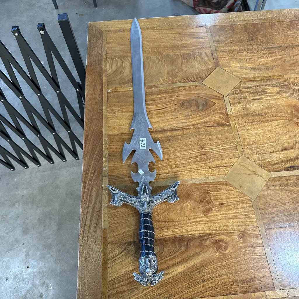 Large Dungens & Dragons style sword Image 1++