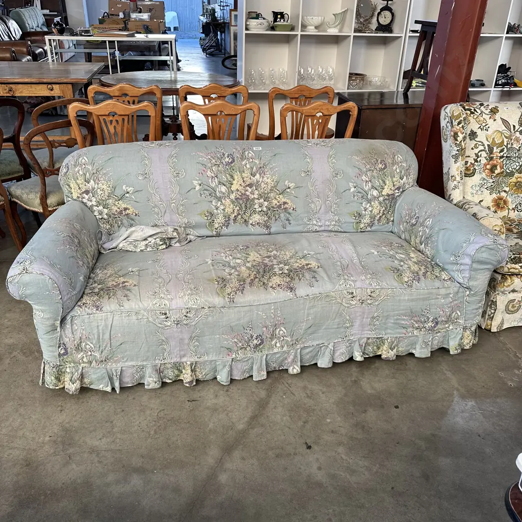 vintage rolled arm sofa Image 1++