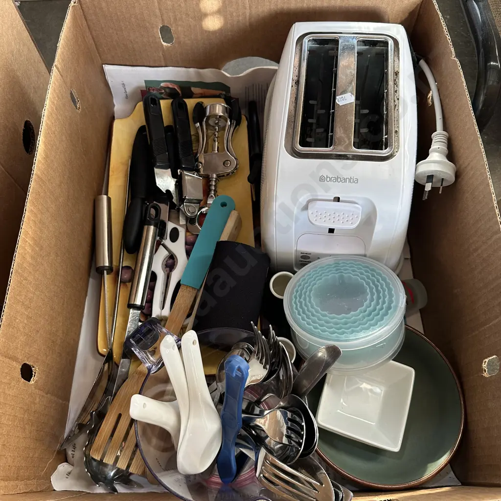 box cutlery toaster etc Image 1++