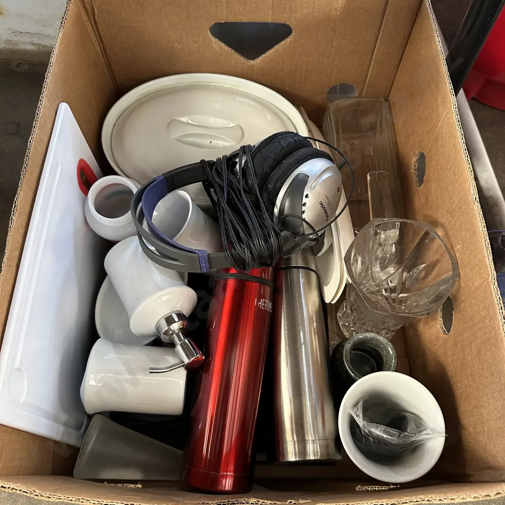 box thermos headphones etc Image 1++