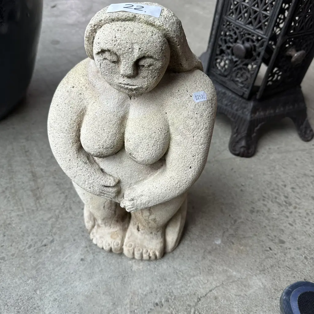 Limestone garden statue 40cm Image 1++
