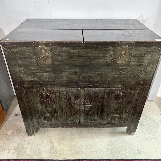 Lacquered Chinese cabinet