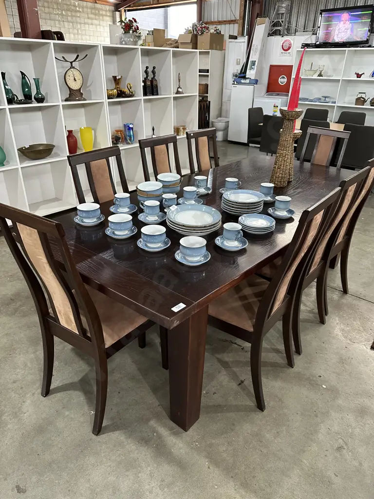 Large Oak table with 8 chairs Image 1++