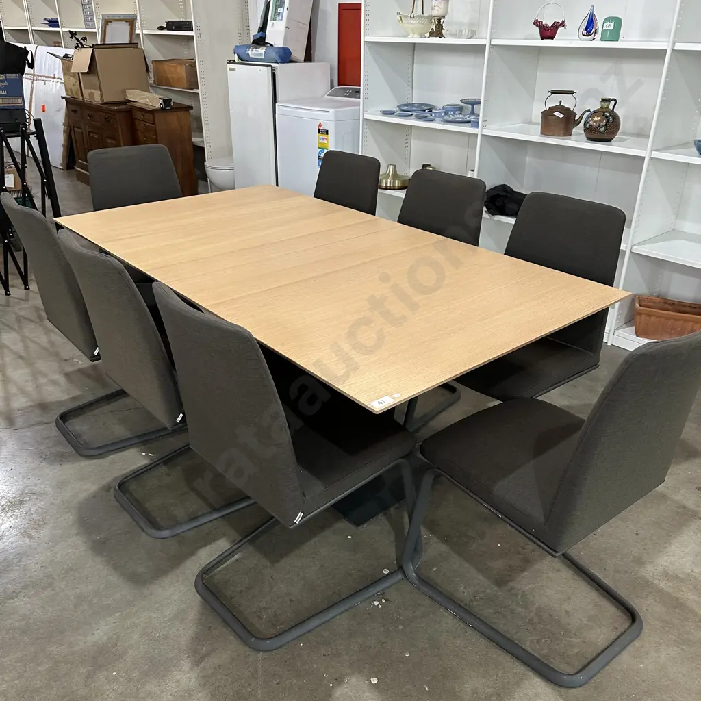 Extendable table & 8 chairs - BoConcept Image 1++