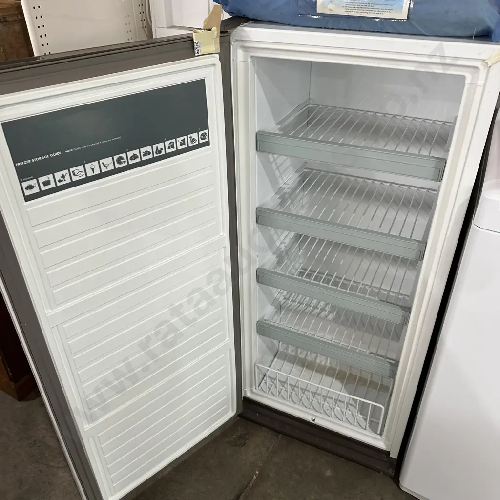Vertical freezer Image 1++