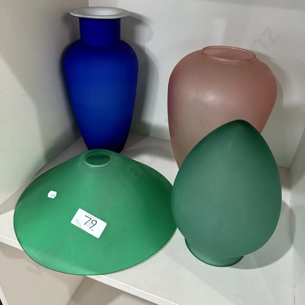 2 vases  and 2 shades Image 1++
