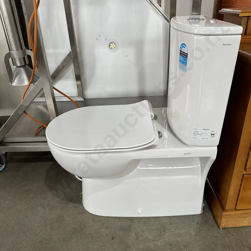Near new Raymor toilet Image 1++