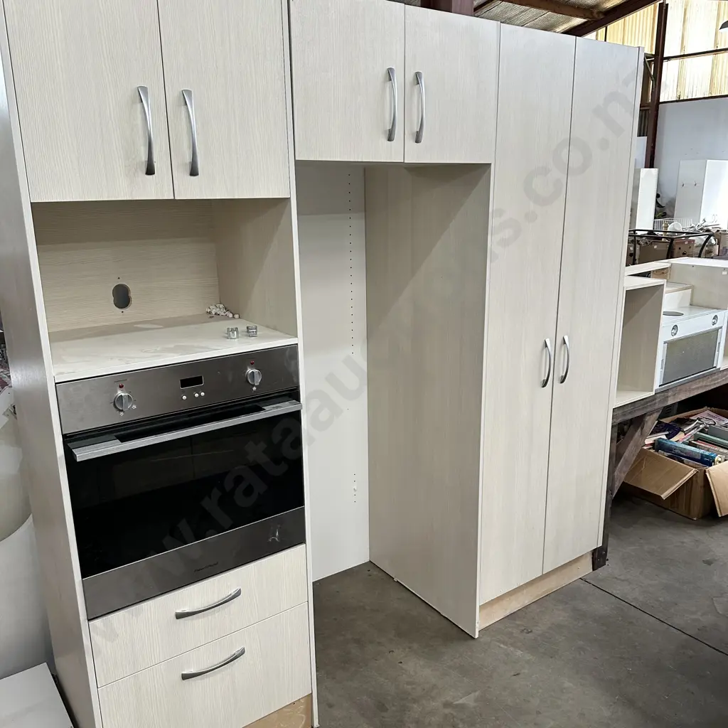 Modern good condition Kitchen with dishdraw & oven Image 1++