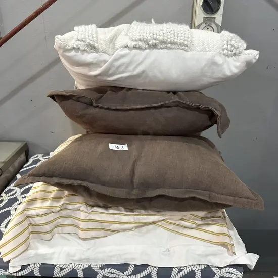 Cushions inc 2 x feather