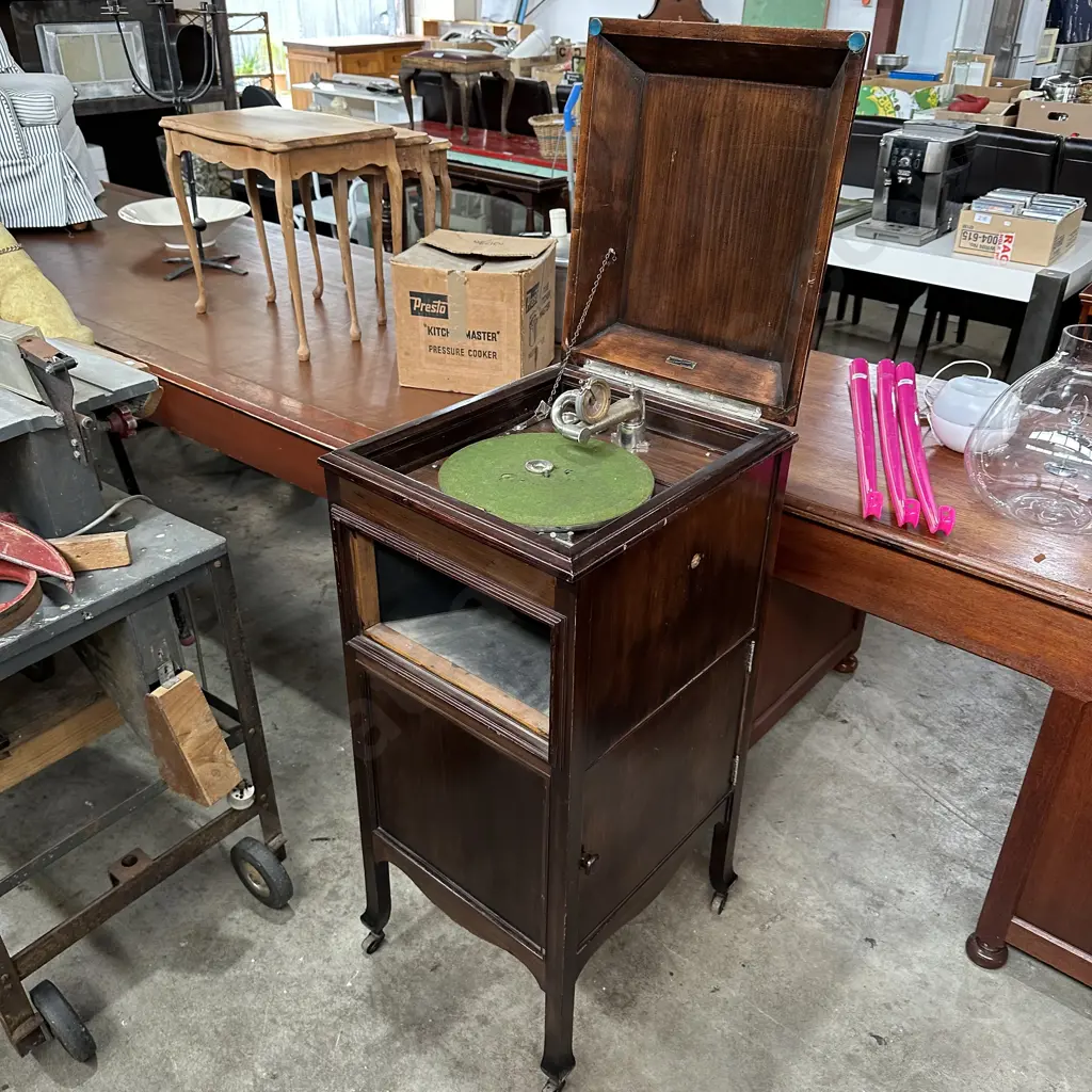 Gramophone Image 1++