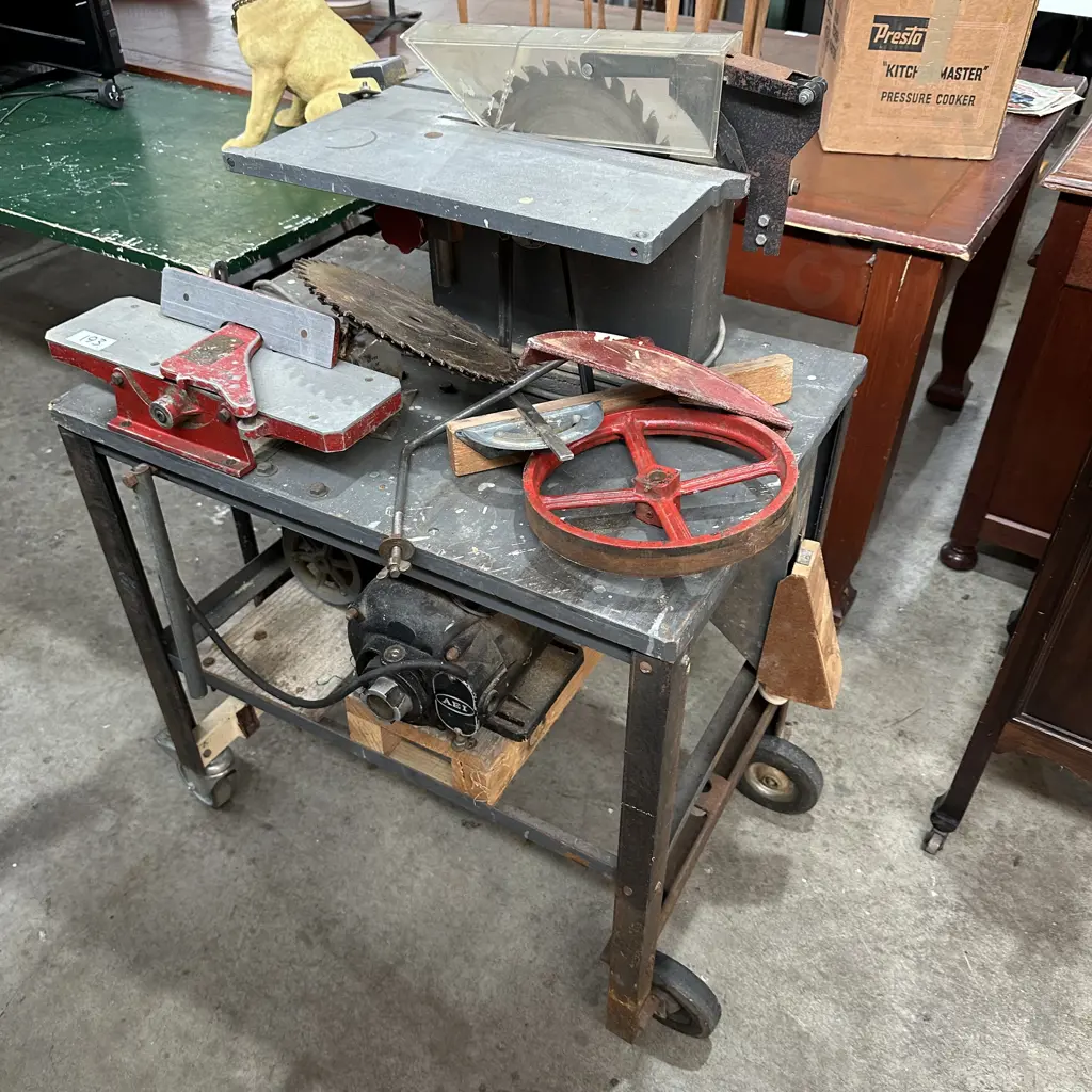 Saw bench with planner Image 1++