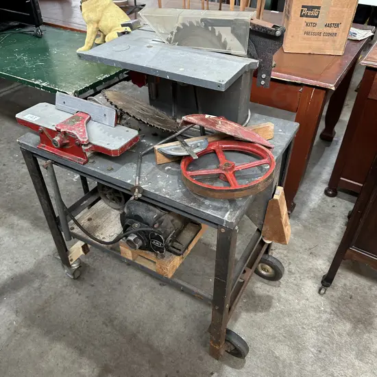 Saw bench with planner