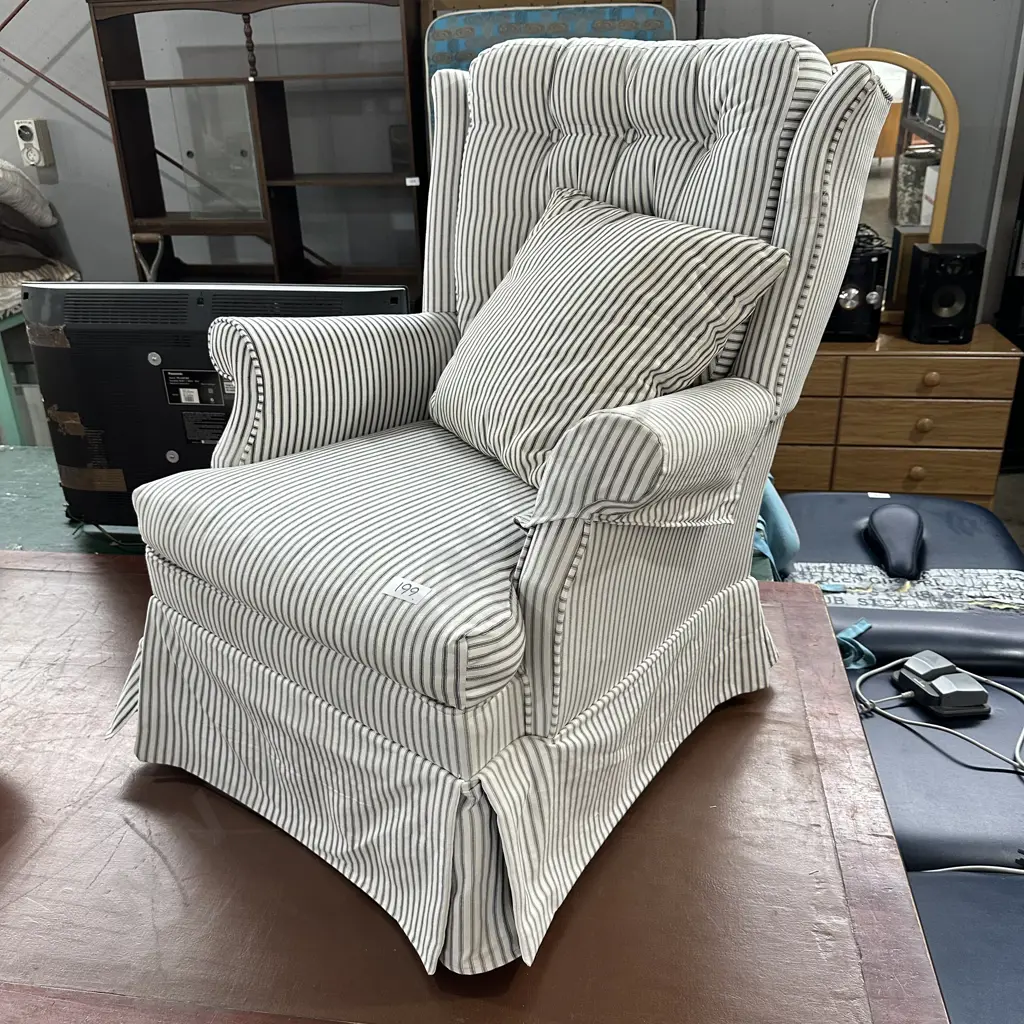 Lounge chair Image 1++