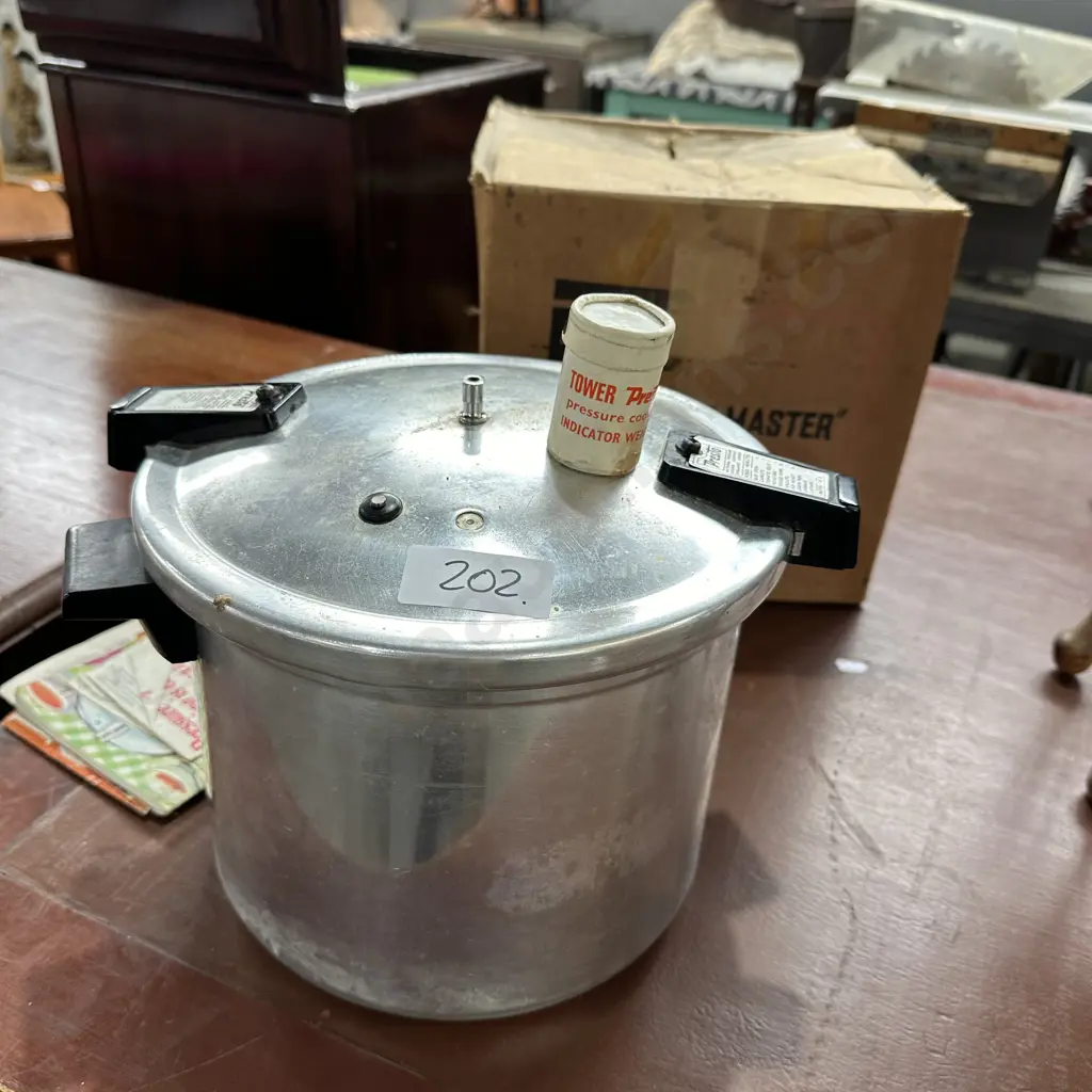 Pressure cooker Image 1++