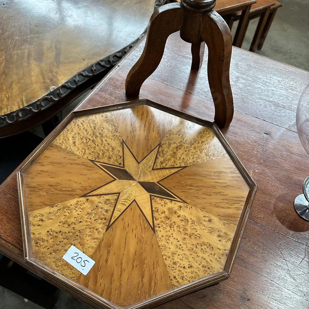 Colonial side table Image 1++