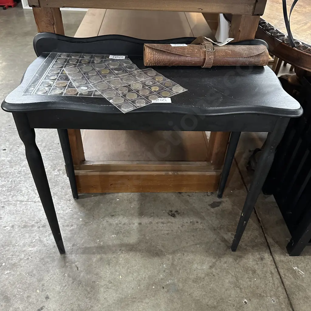 Side table Image 1++