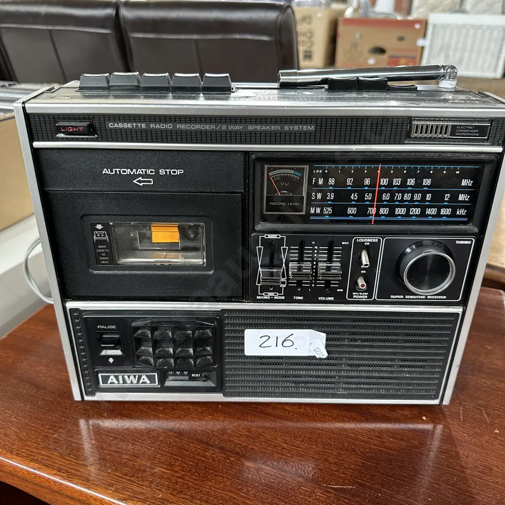 Aiwa tape deck radio Image 1++