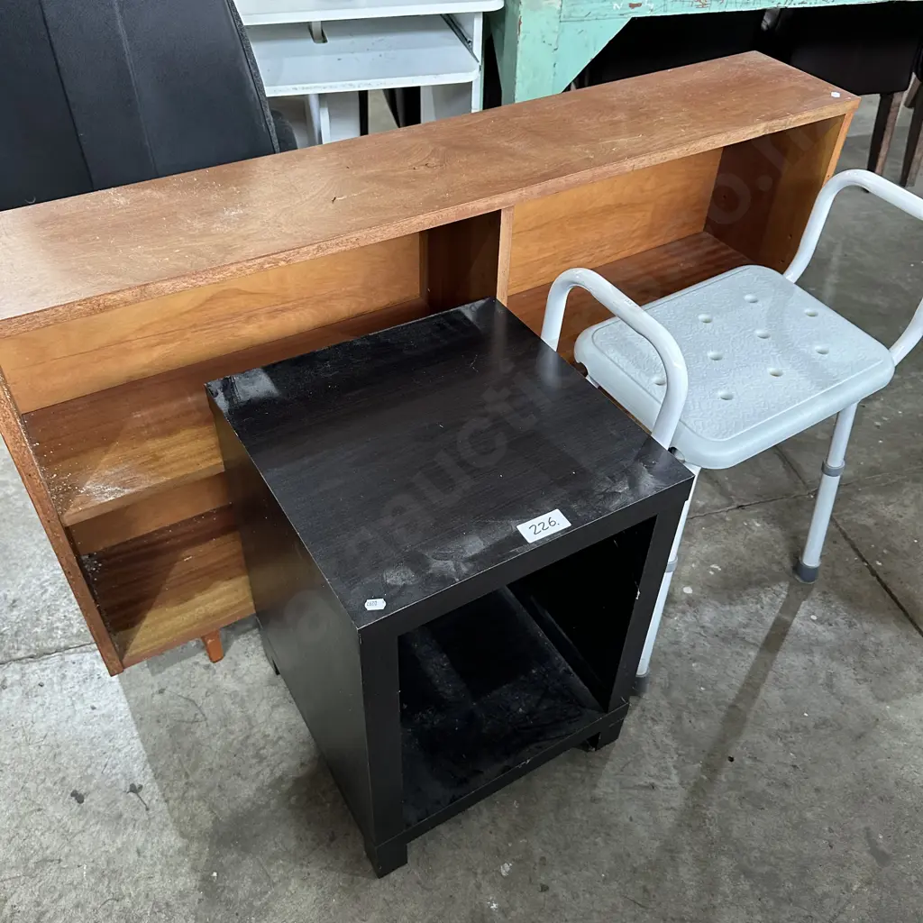 Side cube, shower seat, shelf Image 1++