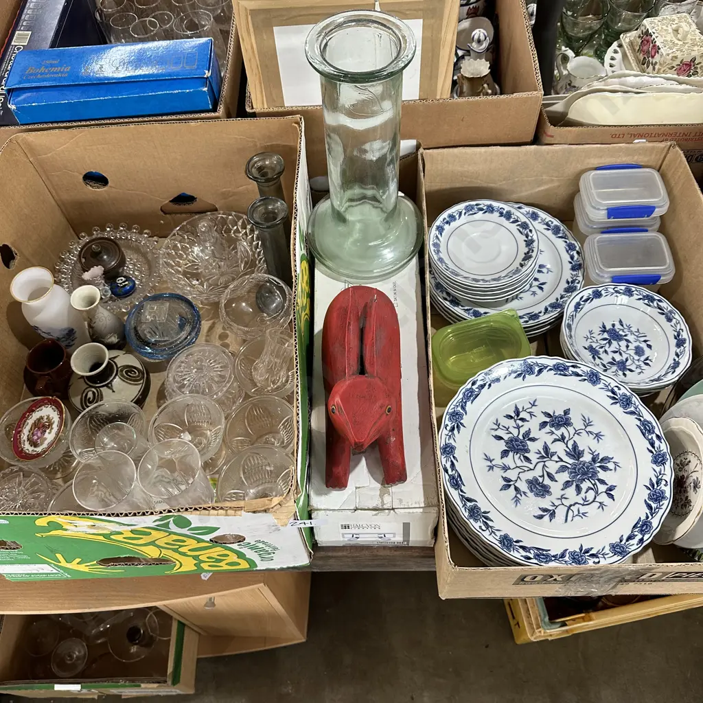 2 box dinnerware, la,p etc Image 1++