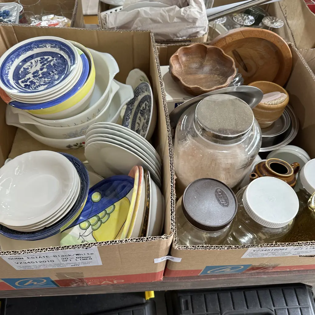 2 box dinnerware etc Image 1++