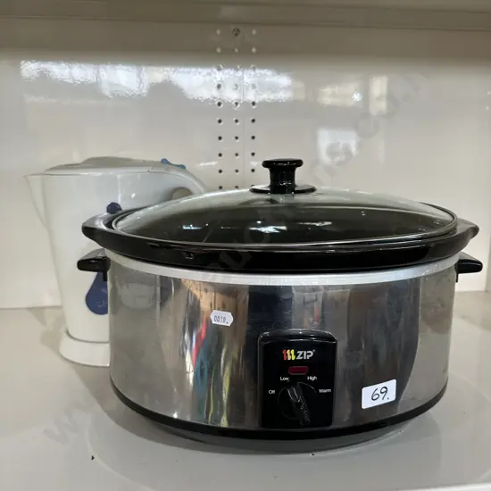 Slow cooker and jug