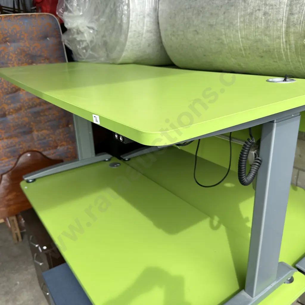 Rise & fall desk - working Image 1++