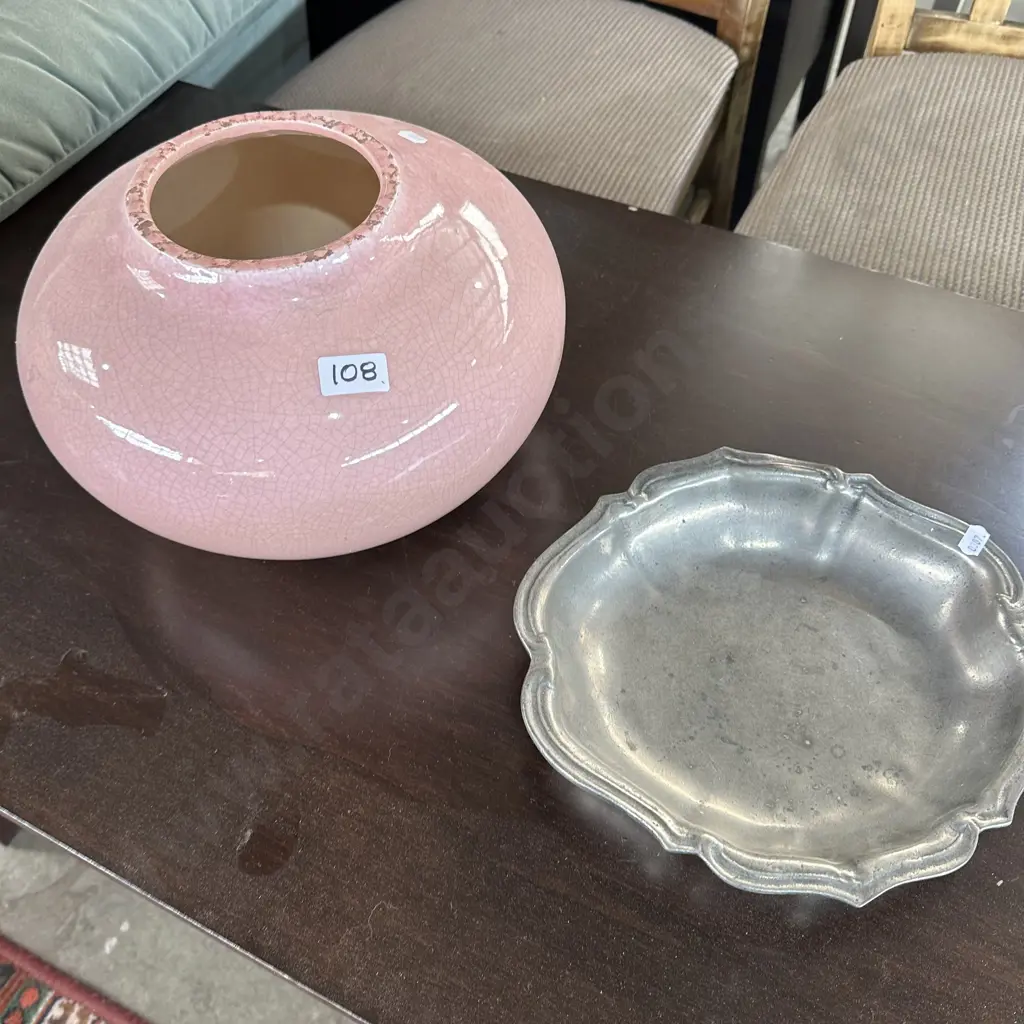 Pewter dish and ceramic vase Image 1++