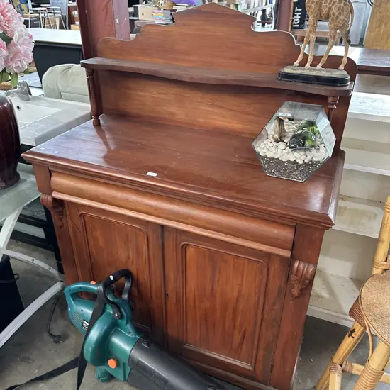 Colonial sideboard