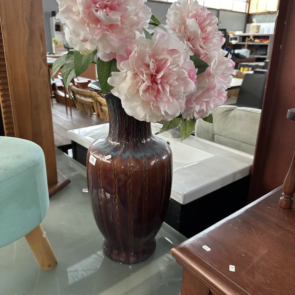 Vase and flowers Image 1++
