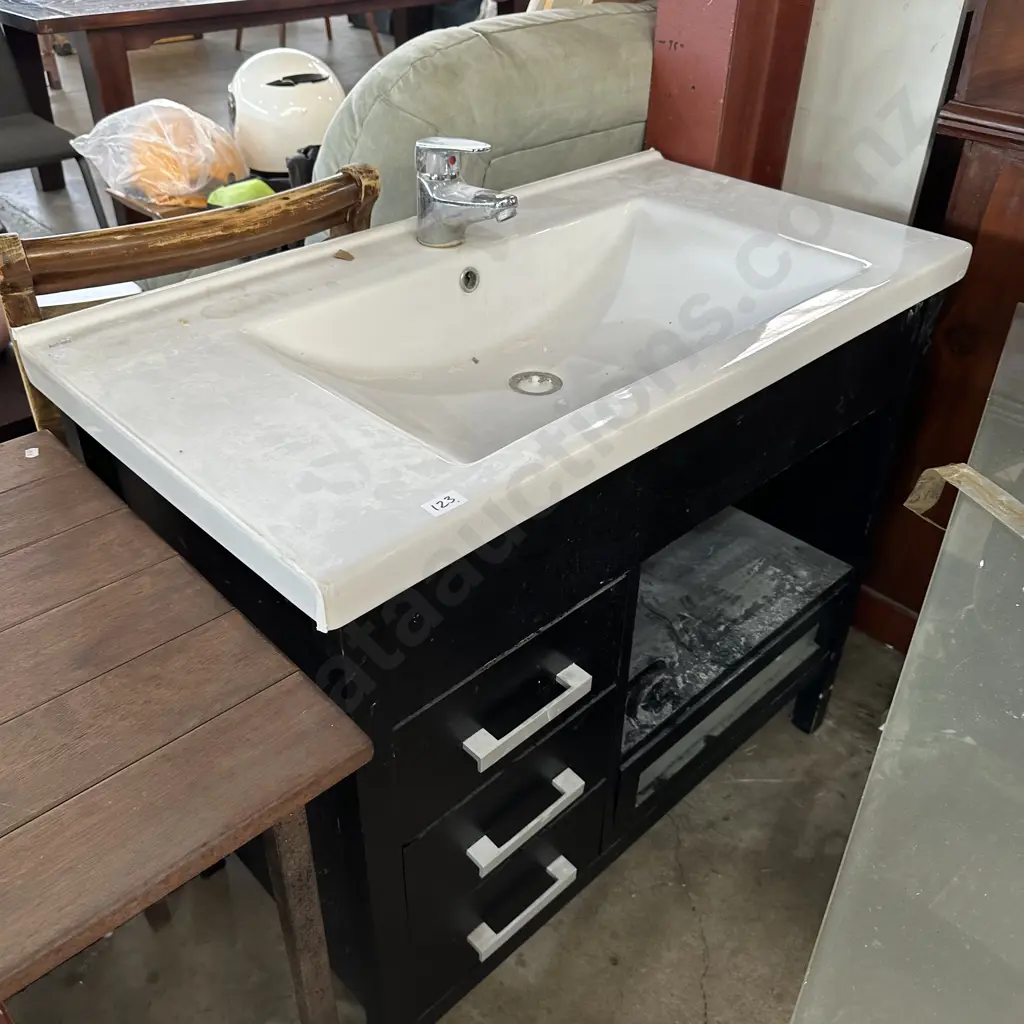 Free standing vanity Image 1++