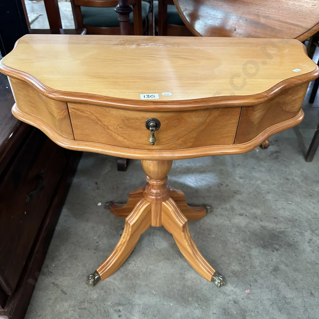 Solid Rimu hall table Image 1++