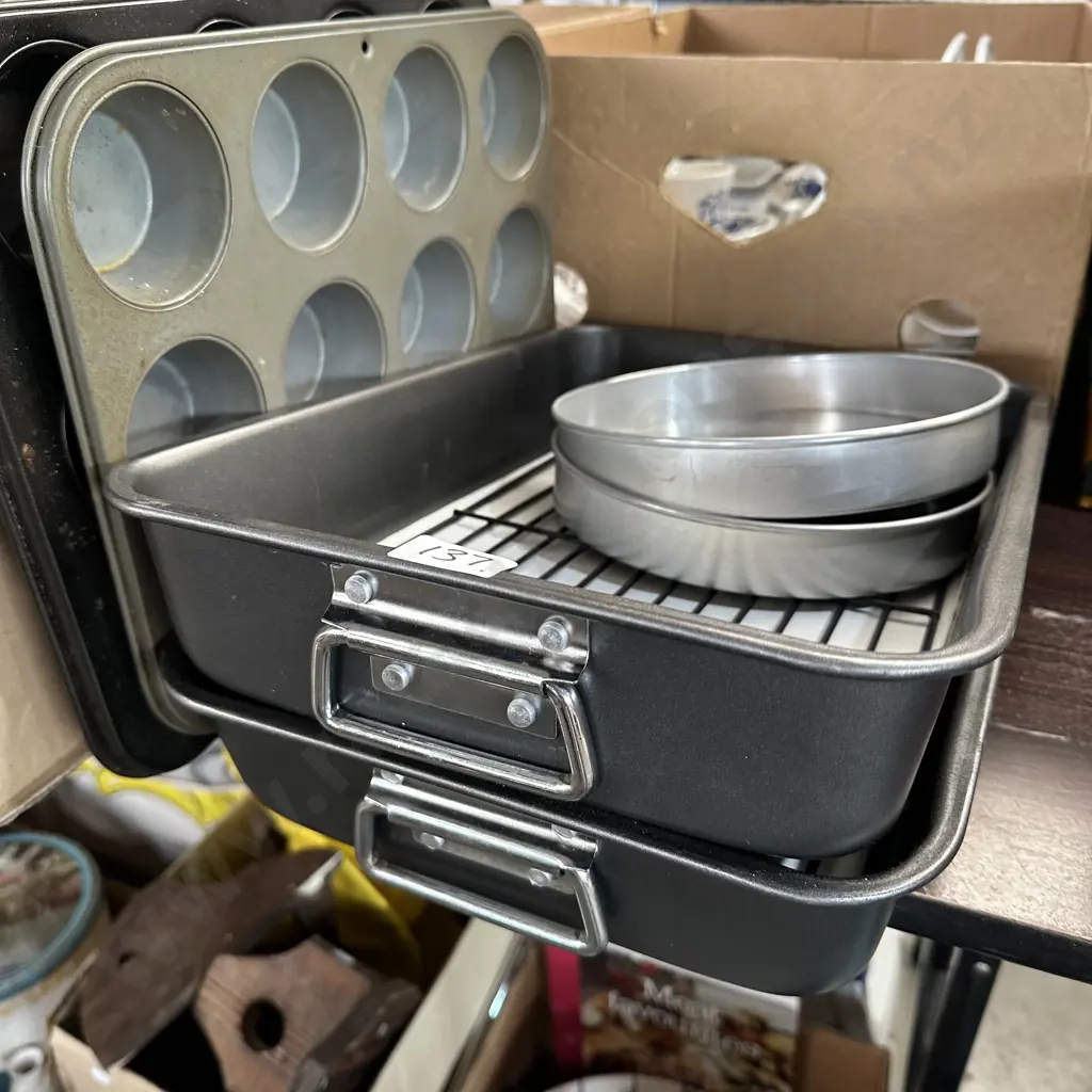 Heavy roaster trays (new) etc Image 1++
