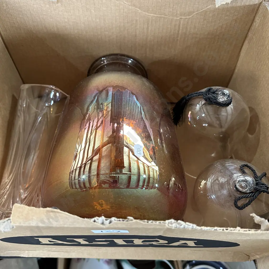 Glass domes and vases Image 1++
