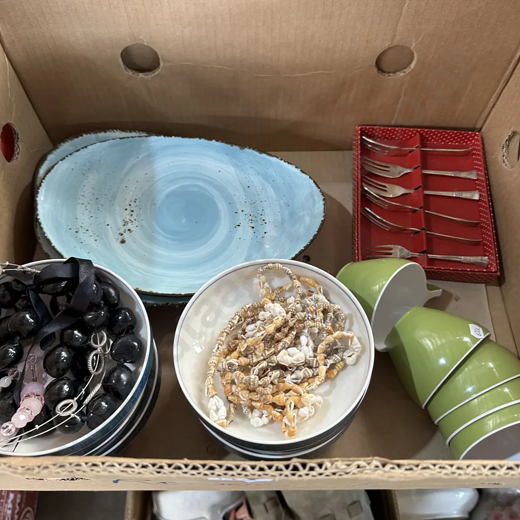 Costume jewelry and pottery Image 1++