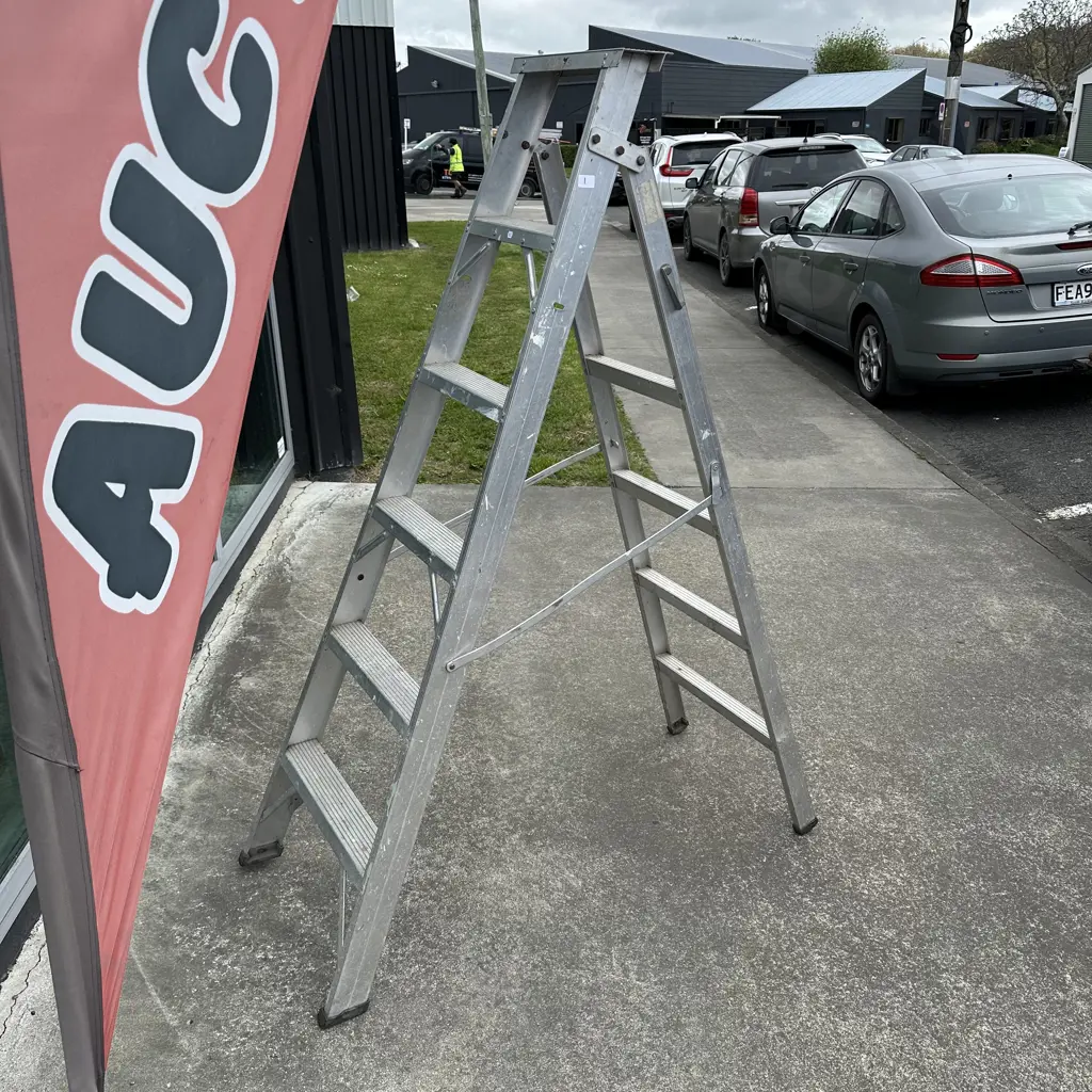6 foot ladder Image 1++