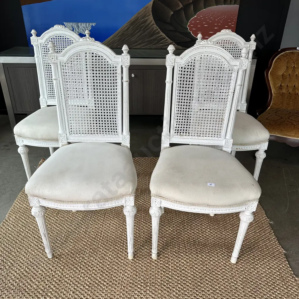 4 shabby Chic chairs (some legs could be reinforced) Image 1++