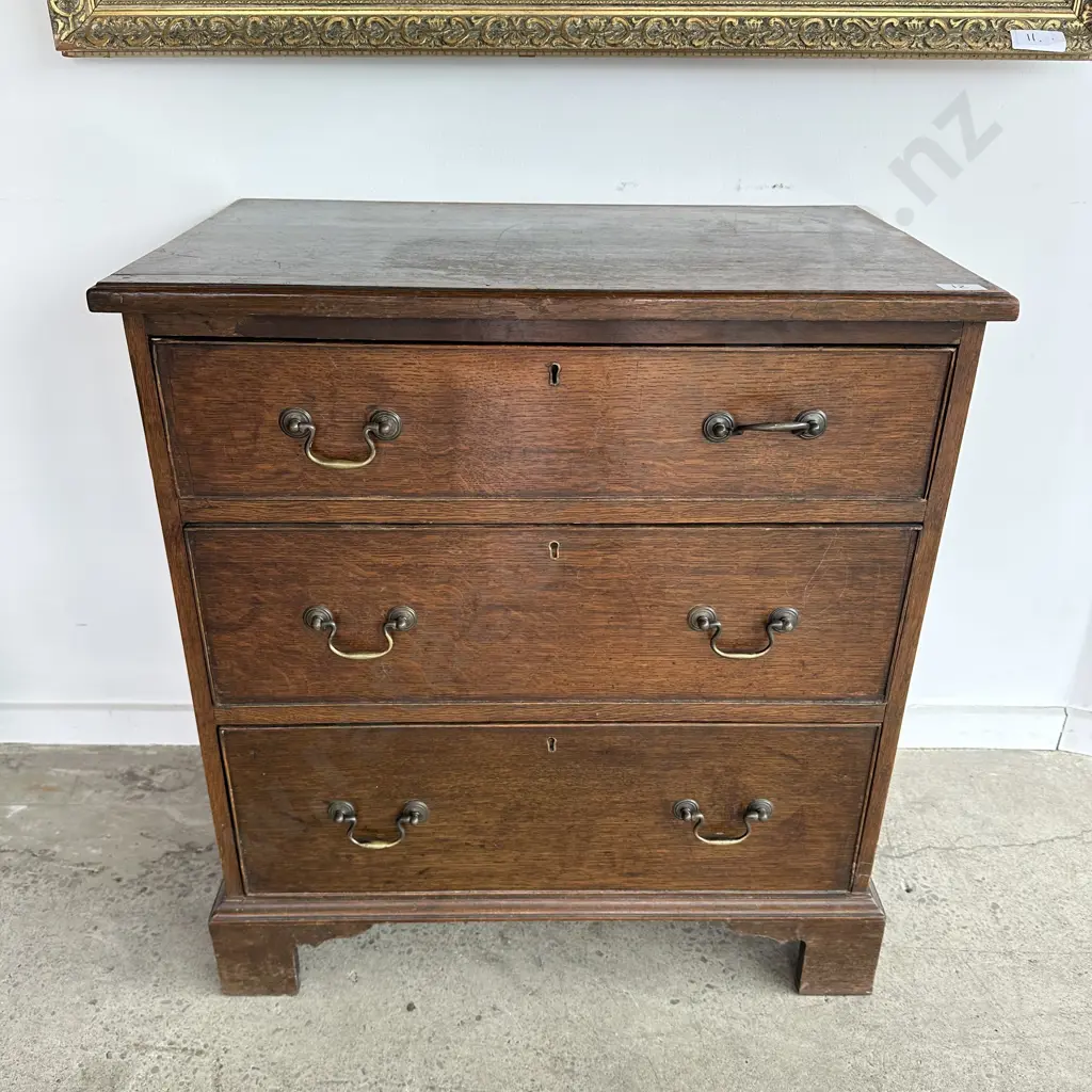 660w x 400d x 720h Small Oak chest drawers Image 1++
